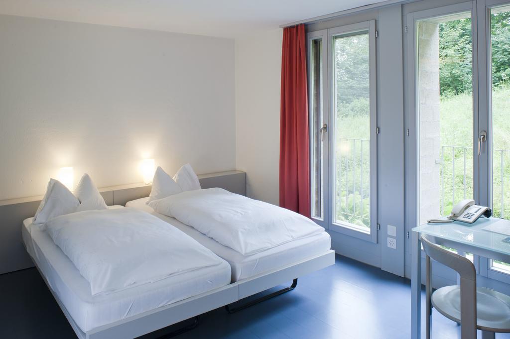Schloss Münchenwiler Murten Habitación foto